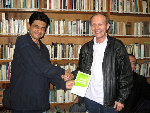 En 2003, à L'institut  Paulo Freire de Sao Paulo, Christian Leray remet son livre "Brésil, le défi des communautés" au fils de Paulo Freire. En 2003, à L'institut  Paulo Freire de Sao Paulo, Christian Leray remet son livre "Brésil, le défi des communautés" au fils de Paulo Freire.