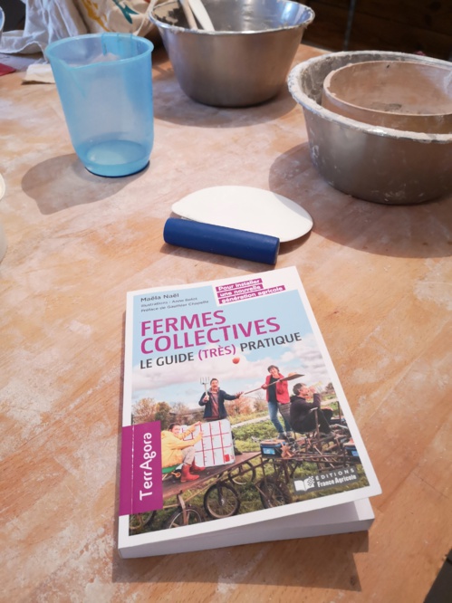 Fermes collectives, le guide (très) pratique de Maëla Naël, éditions France Agricole, collection TerrAgora, 2022. Fermes collectives, le guide (très) pratique de Maëla Naël, éditions France Agricole, collection TerrAgora, 2022.