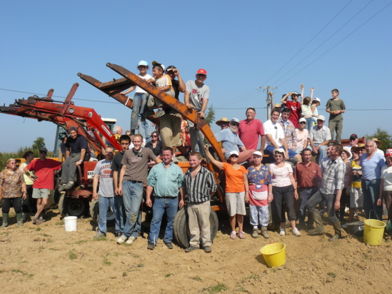 Les ramasseurs de patates à Corps-Nuds. Août 2008. Photo Robert Meunier