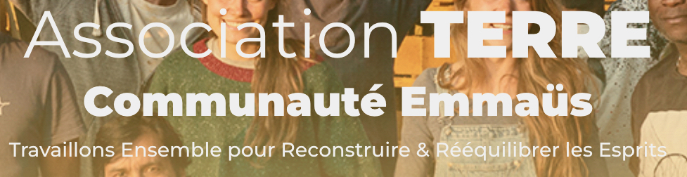 Ici se construit en terre crue un futur désirable, solidaire et écologique  Ici se construit en terre crue un futur désirable, solidaire et écologique