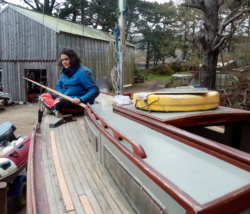 Célia sur son bateau de régate Célia sur son bateau de régate