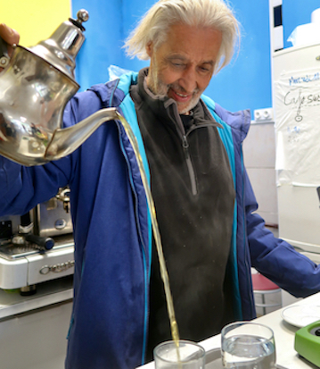 Muriel et Hakim font passer le courant dans le quartier