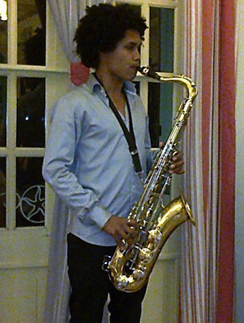  « Un arbre en jazz » à Cuba : une nouvelle histoire de l'ami Juan « Un arbre en jazz » à Cuba : une nouvelle histoire de l'ami Juan