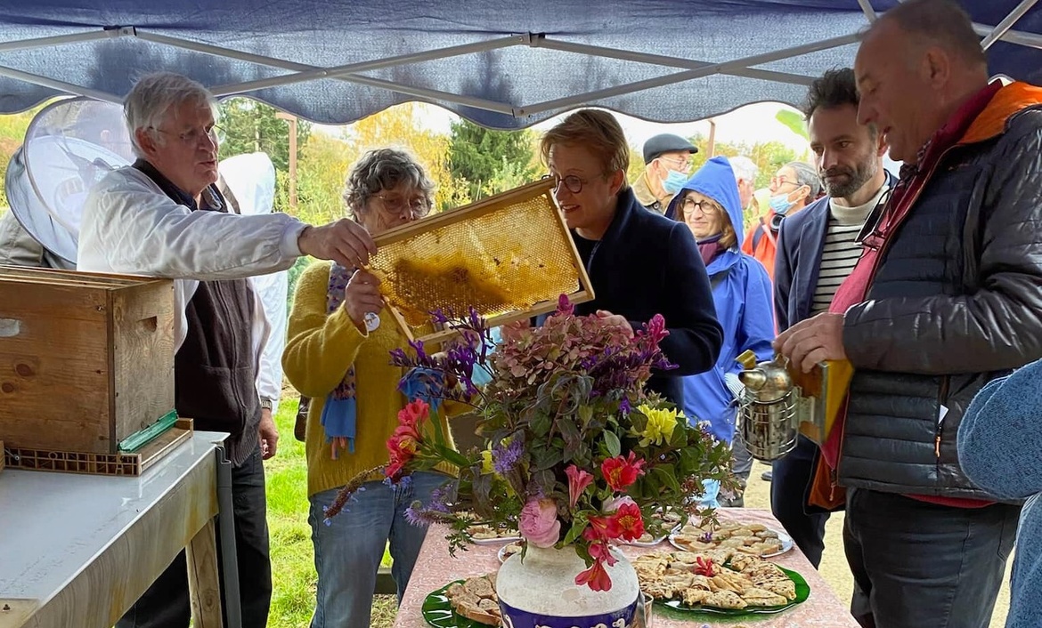 Inauguration du jardin, le 16 novembre 2021 (photo Gaec du canal Saint-Martin )... Inauguration du jardin, le 16 novembre 2021 (photo Gaec du canal Saint-Martin )...