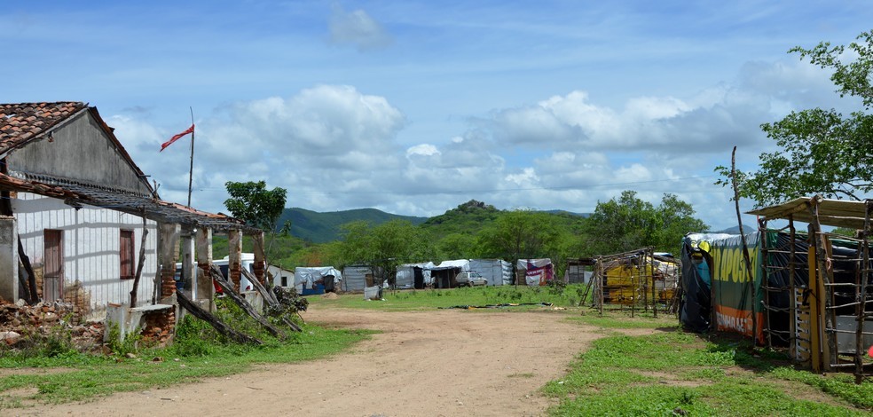 Essa ocupação é, por enquanto, um acampamento. A próxima etapa permitira as famílias de construir suas casas. Essa ocupação é, por enquanto, um acampamento. A próxima etapa permitira as famílias de construir suas casas.