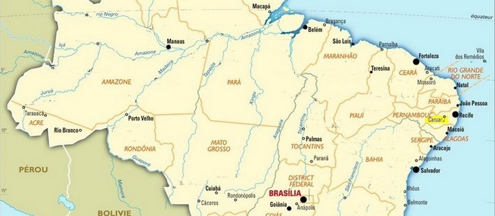 Caruaru, uma cidade de 400.000 habitantes no nordeste do Brasil, fica a 130 km de Recife e a 2.000 km da capital federal, Brasília. Caruaru, uma cidade de 400.000 habitantes no nordeste do Brasil, fica a 130 km de Recife e a 2.000 km da capital federal, Brasília.