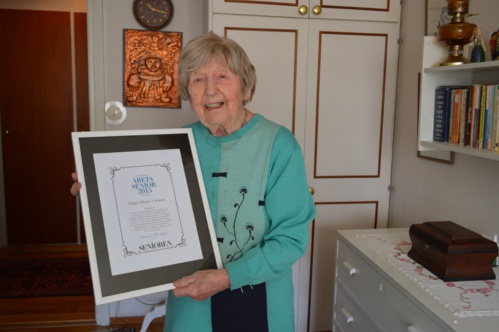 La distinction suédoise de "Senior de l'année" lui a été décernée en 2015. La distinction suédoise de "Senior de l'année" lui a été décernée en 2015.