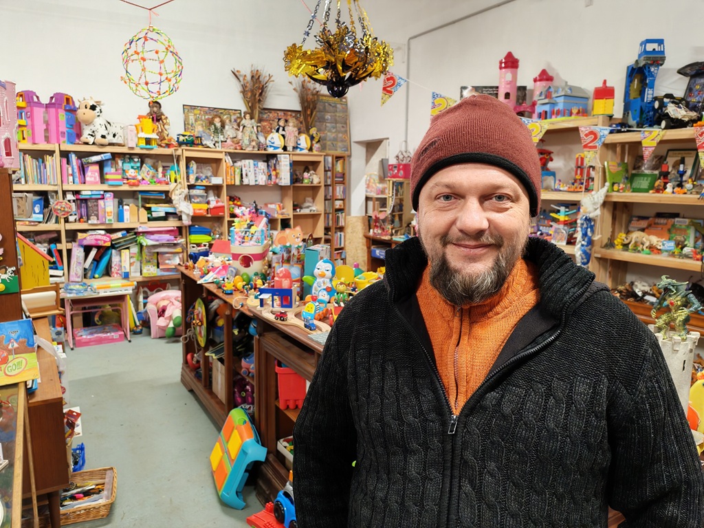Jérôme Goupil-Thiercelin a créé à Peillac (Morbihan), non loin de Redon, l’association Les Bons Jouets.