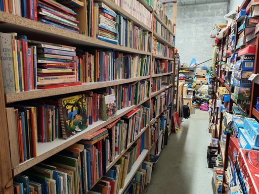 Jeux, jouets, déguisements, décorations mais aussi livres et bandes dessinées.