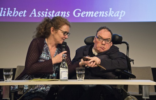 Magnus Andén, s'exprimant à la tribune Magnus Andén, s'exprimant à la tribune