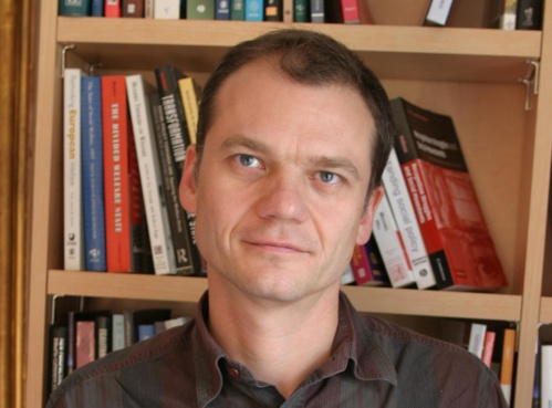 Bruno Palier, co-directeur du Laboratoire interdisciplinaire d'évaluation des politiques publiques et directeur de recherche du CNRS à Sciences Po (photo : Serge Canasse). Bruno Palier, co-directeur du Laboratoire interdisciplinaire d'évaluation des politiques publiques et directeur de recherche du CNRS à Sciences Po (photo : Serge Canasse).