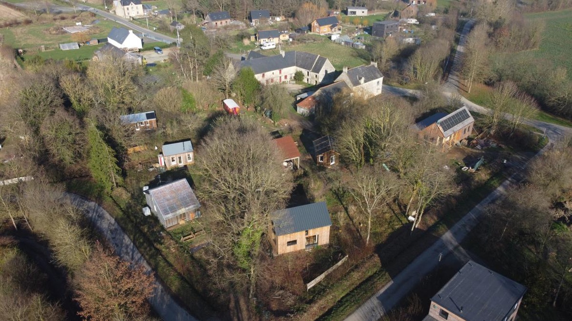 A Saint-André-des-Eaux (Côtes d'Armor), un hameau dit léger a remplacé un lotissement classique (photo DR). A Saint-André-des-Eaux (Côtes d'Armor), un hameau dit léger a remplacé un lotissement classique (photo DR).