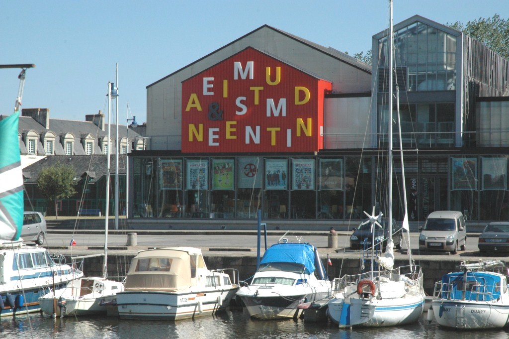 Depuis 2004, Manivel a son cinéma, sur les quais du port de Redon, avec cinq salles de projection.