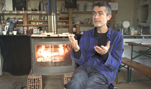 L'artiste de Thourie, son jardin et sa grange théâtre L'artiste de Thourie, son jardin et sa grange théâtre