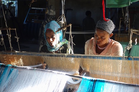 A l'atelier de tissage