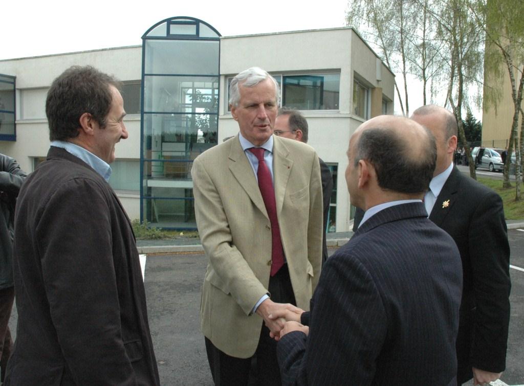 Visite de Michel Barnier, alors ministre de l'agriculture à Combourtillé (avril 2009).