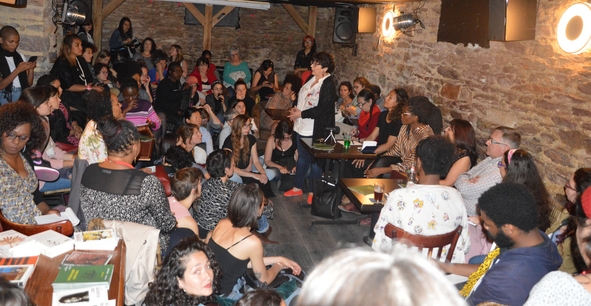 Djamila Ribeiro était à Rennes, le 15 mai dernier à l'invitation du Collectif Brésil. Elle est intervenue au Lycée Chateaubriand, à l'association « Reconstruire». En soirée elle a présenté les sujets de son livre devant environ soixante dix personnes au Bar Le Mélies.