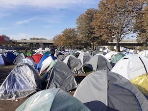 Chez les exilés de Saint-Denis : « On a plus peur de mourir de faim que du virus »