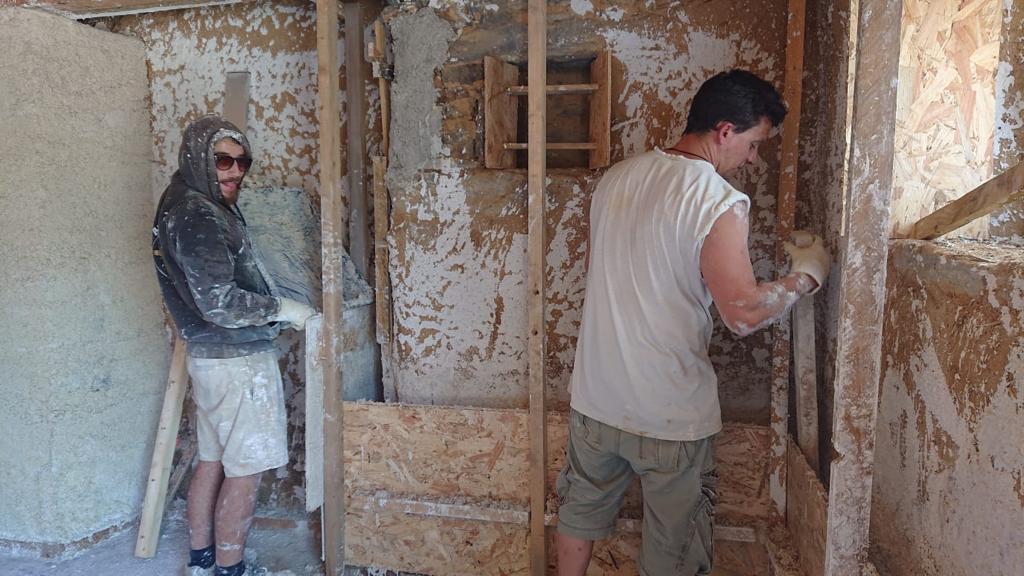 Ces jeunes éco-constructeurs ne craignent pas la crise Ces jeunes éco-constructeurs ne craignent pas la crise