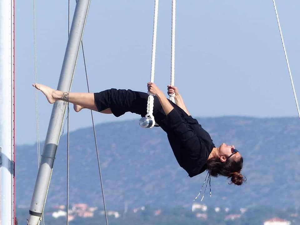 De chapiteau en bateau, pour les deux artistes de cirque, vogue la rencontre