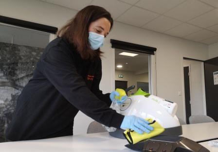 La crise sanitaire a fait de Stéphanie une "travailleuse essentielle" La crise sanitaire a fait de Stéphanie une "travailleuse essentielle"