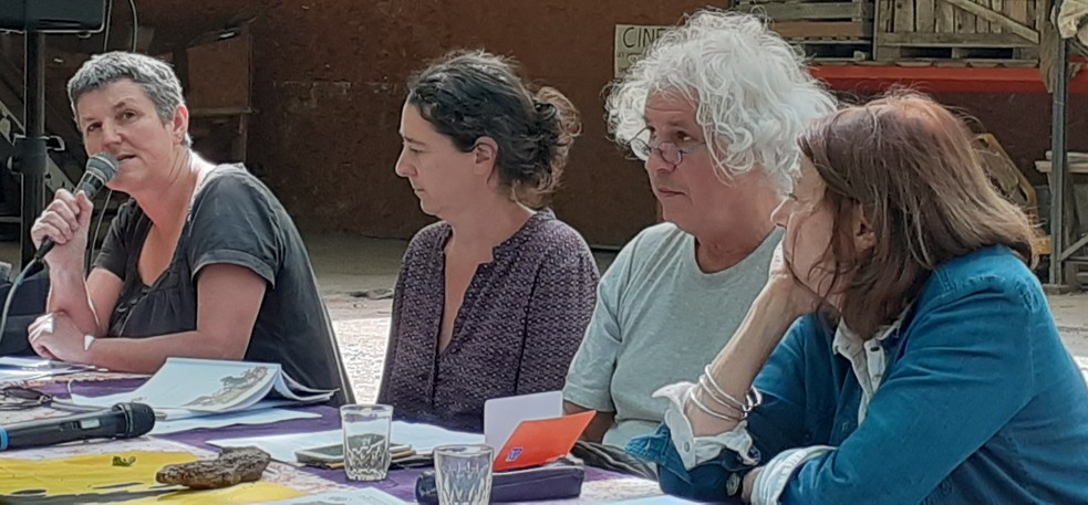 De gauche à droite, Véronique Marcheseau (Confédération Paysanne), Morgane Ody (Via Campesina), Gilles Maréchal animateur du débat (Association Acteur du Monde agricole et Rural), Sylvia Pérez-Victoria, professeur d'économie à l'Université d'Andalousie.
