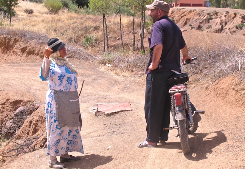 Abdesslem a mobilisé les villageois pour installer ensemble l'eau courante