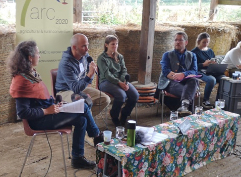 Céline Zoppello intervient lors de la Caravane des droits paysans et du monde rural, à la ferme des Sept chemins au Dresny en Loire-Atlantique ©Tugdual Ruellan