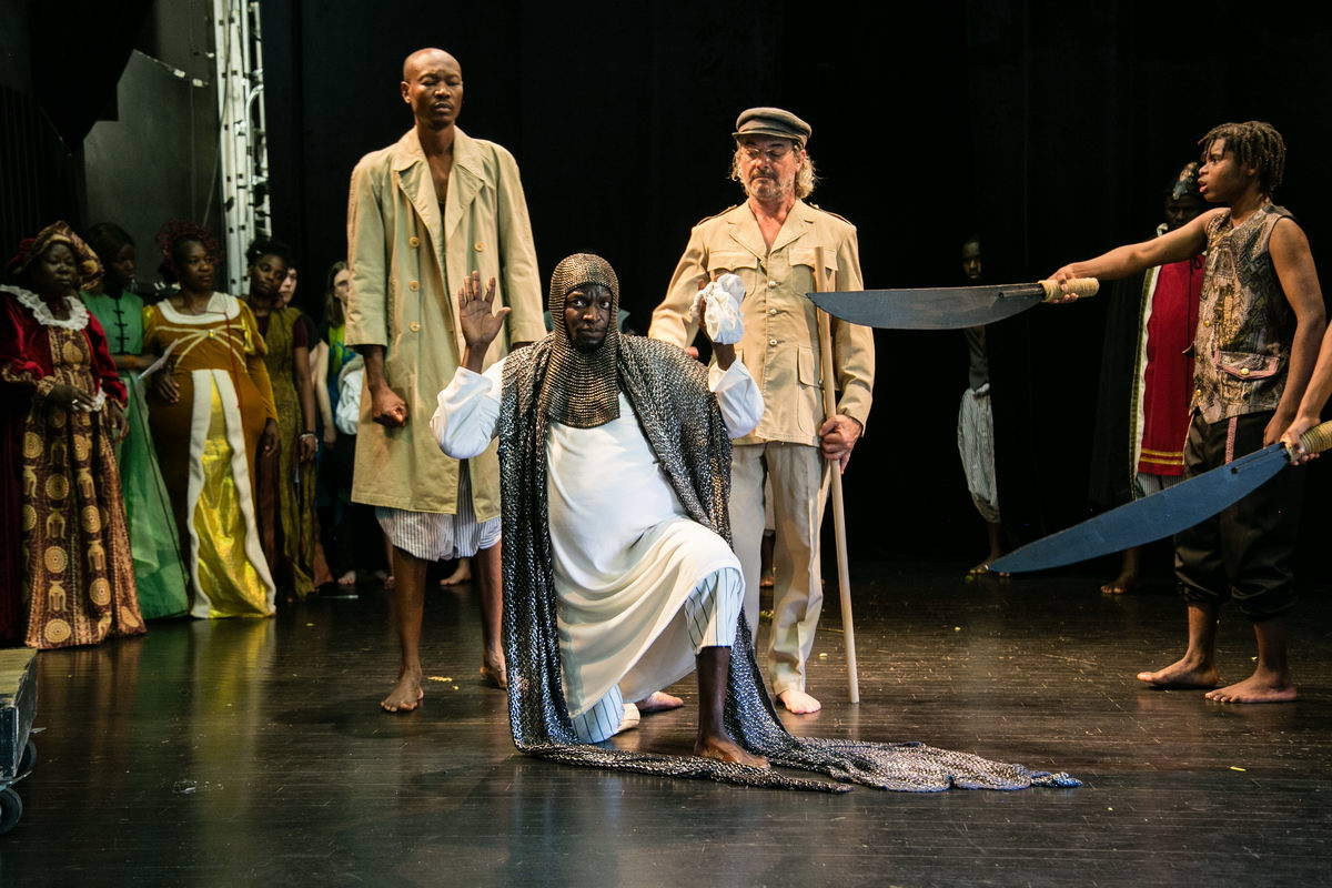 "Ubu en Afrique" : les migrants ovationnés "Ubu en Afrique" : les migrants ovationnés