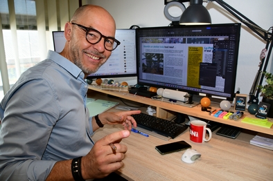 Yvon  assure la mise en page du Pont 9 Yvon  assure la mise en page du Pont 9