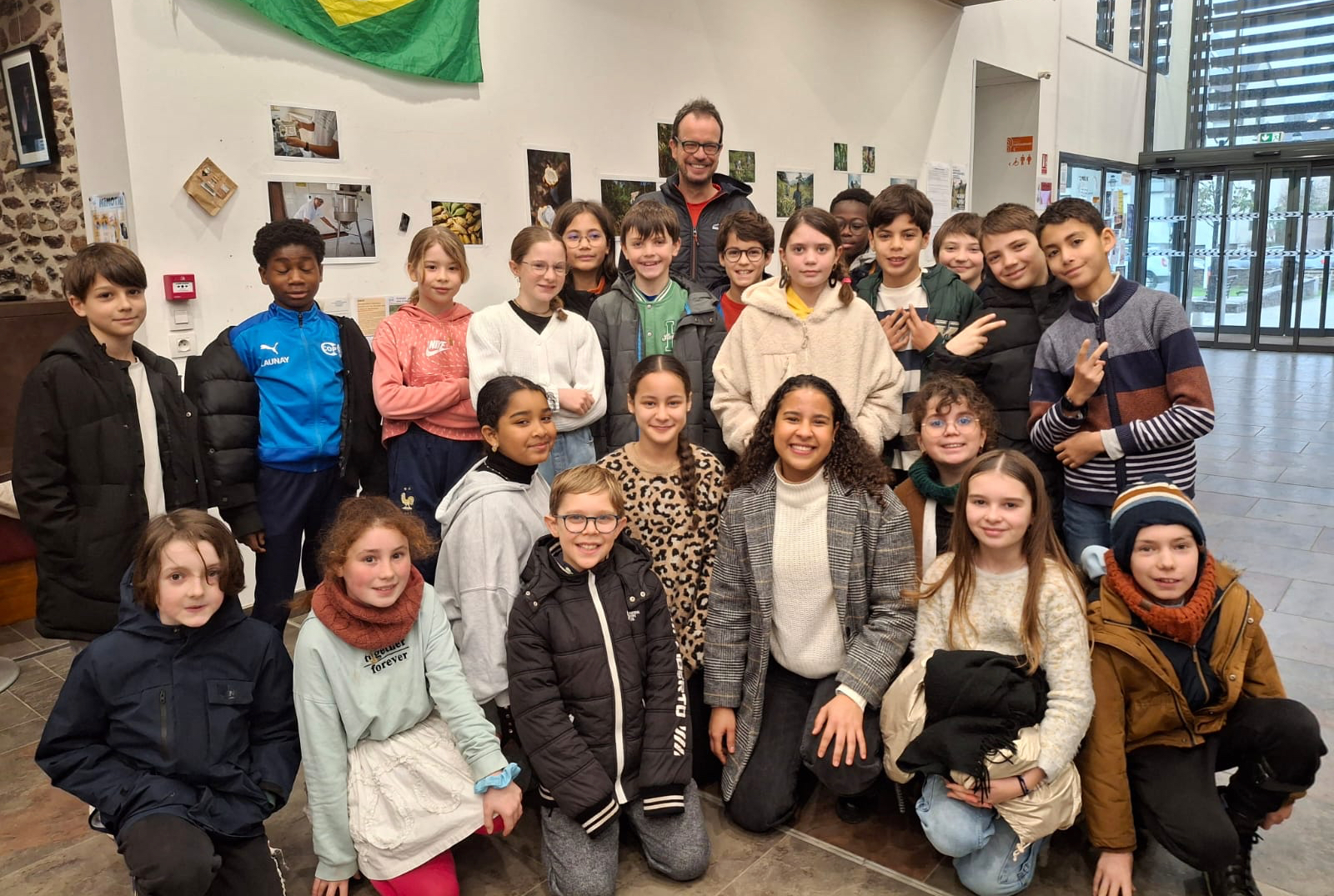 Lors d'une intervention d'Amanda (au centre au premier rang) au collège de Pacé Lors d'une intervention d'Amanda (au centre au premier rang) au collège de Pacé