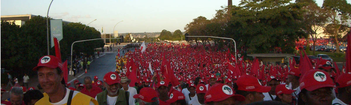 Amanda, une jeune militante brésilienne dans la ruralité bretonne Amanda, une jeune militante brésilienne dans la ruralité bretonne