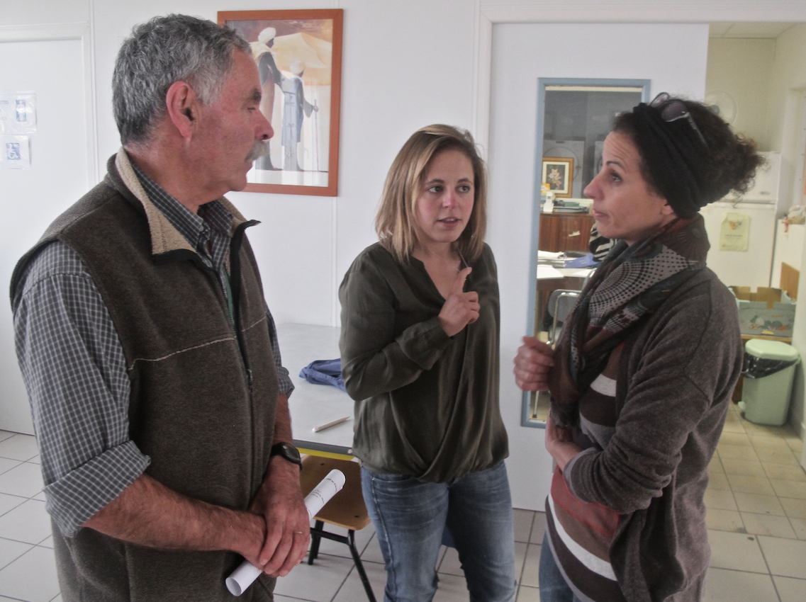 Avec Hajiba (à d), la directrice, et Hassina, bénévole, étudiante en master2