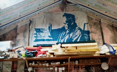Le père Jaouen en photo à la voilerie