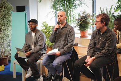 Sami Zegnani (au centre) : « les policiers de proximité, comme ils connaissent leurs populations, sont en mesure de faire de la prévention". (Photo Julien Mignot, Les Champs Libres)