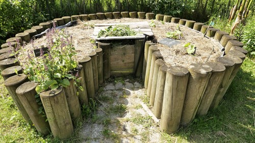 L'un des tas de compost du jardin. L'un des tas de compost du jardin.