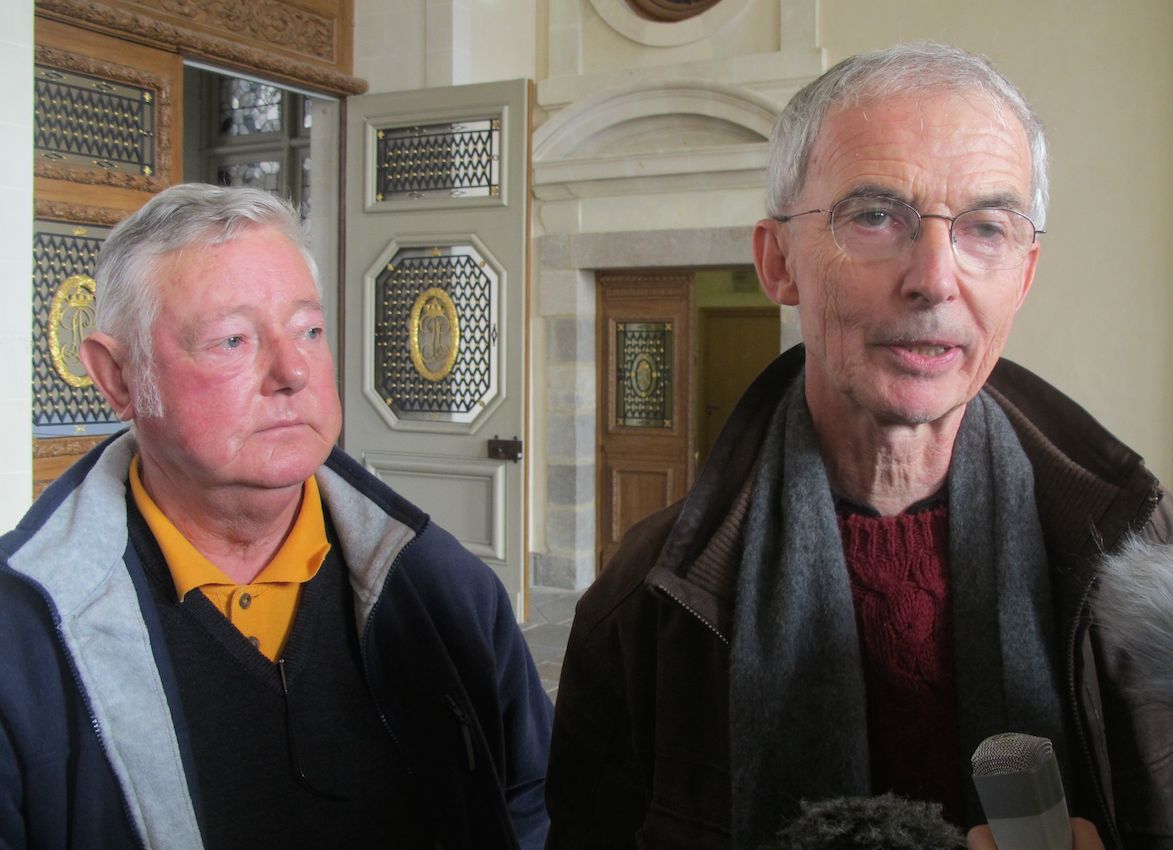 Le 1er décembre 2015, à la sortie de la Cour d'Appel de Rennes, aux côtés de Raymond Pouliquen, l'un des ouvriers empoisonnés Le 1er décembre 2015, à la sortie de la Cour d'Appel de Rennes, aux côtés de Raymond Pouliquen, l'un des ouvriers empoisonnés