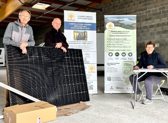 Livraison de kits solaires à Lanvallay en juin 2024 (photo Emeraude).