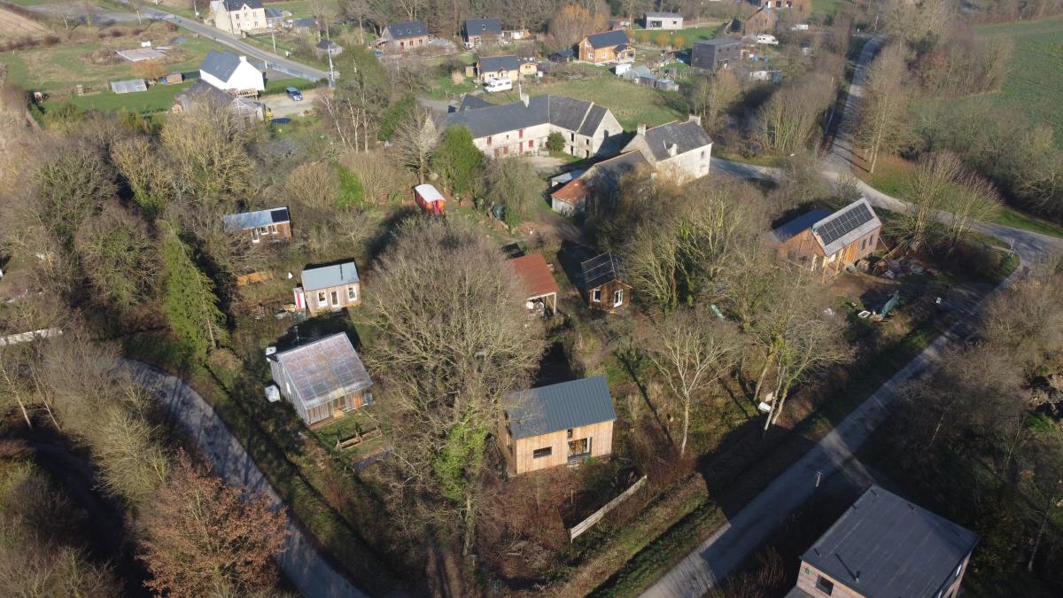 A Saint-André-des-Eaux (Côtes d'Armor), un hameau dit léger a remplacé un lotissement classique (photo DR).