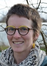 Candice Petitclair, originaire de l'Eure a fait un BTS à l’École des métiers de l'environnement (Kerlann, Bruz). Travaille ensuite chez Ludik énergie pour sensibiliser les entreprises au développent durable.