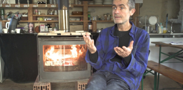 L'artiste de Thourie, son jardin et sa grange théâtre