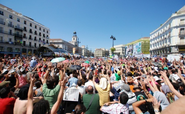 Les jeunes « Indignés » campent au cœur des villes