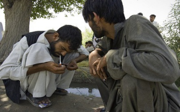 Afghans dans l'enfer de la drogue
