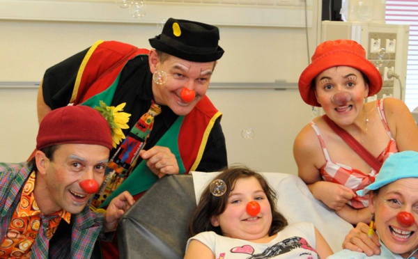 Les « docteurs-clowns » accompagnent les enfants à l’hôpital