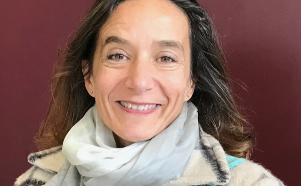 Quand leur vie s'achève, Valeria est là, alors ils se racontent