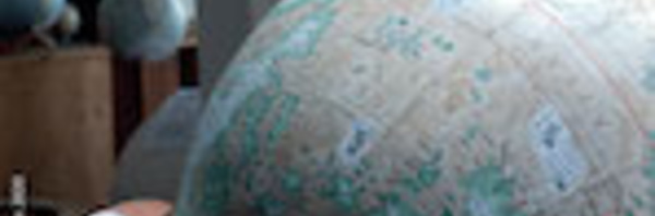 Sur "Ici Bazar" : "Objectif Terres", avec un fabricant de globes terrestres en plâtre
