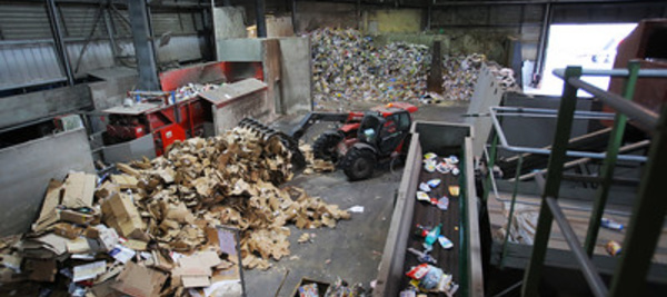 Reportage : chez les travailleurs qui trient nos déchets