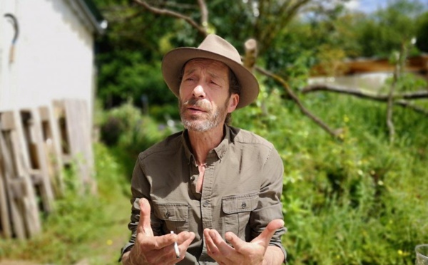 Patrick fait des plantes sauvages des alternatives aux pesticides