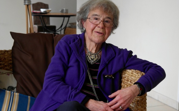 Martine, grand mère Mina,  écrit et conte des "histoires d'amour"