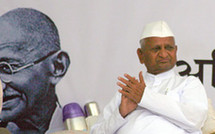 La victoire d'Anna Hazare, le « nouveau Gandhi »